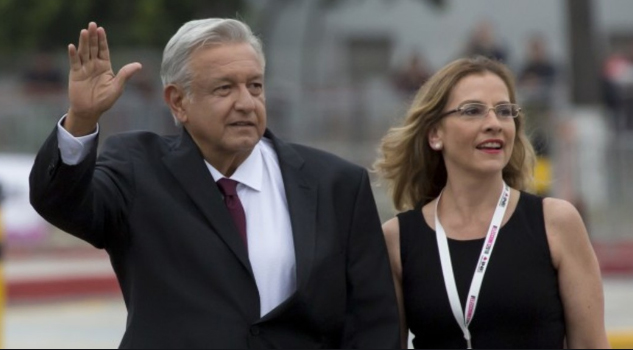 Registran a AMLO y a su esposa como socios de 26 empresas; SAT ya investiga