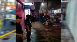 Retiran puestos de comerciantes ambulantes en Cerro Azul Retiran puestos de comerciantes ambulantes en Cerro Azul