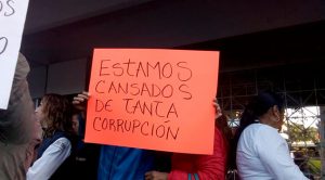 Sindicatos toman la Sefiplan en Xalapa Sindicatos toman la Sefiplan en Xalapa