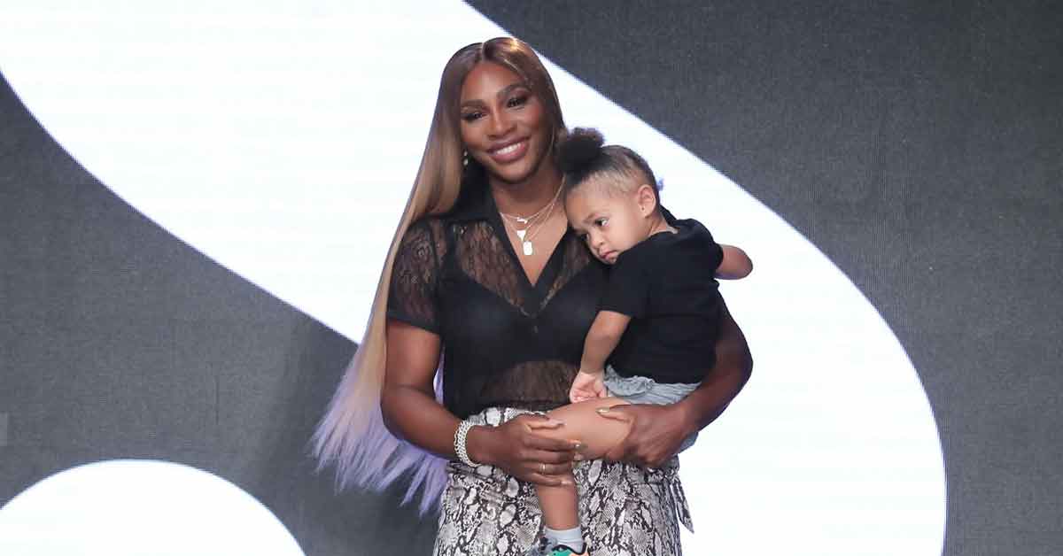 Serena Williams debuta sobre la pasarela acompañada de su hija