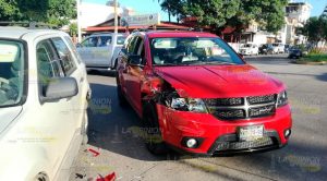 Solo daños materiales dejó aparatoso choque en Tuxpan Solo daños materiales dejó aparatoso choque en Tuxpan