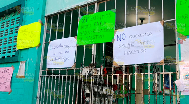 Tres días tomada la escuela Benito Juárez en Tuxpan Tres días tomada la escuela Benito Juárez en Tuxpan