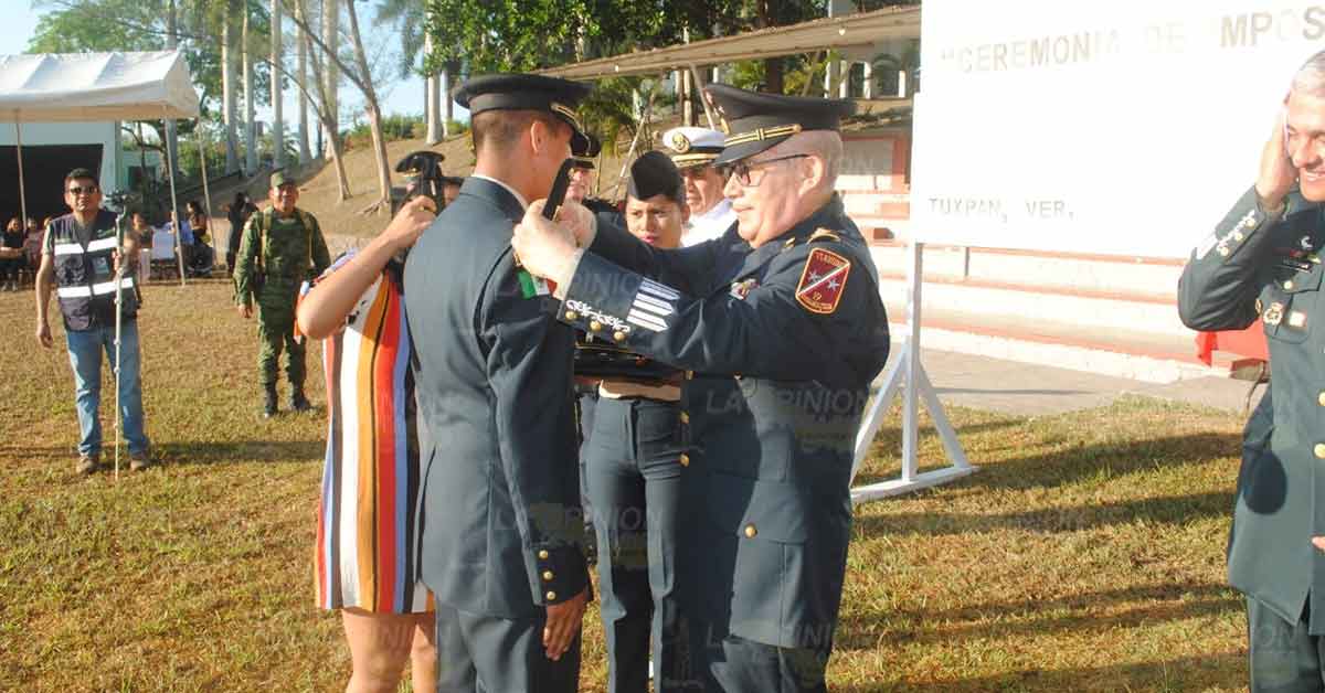 Condecoran a elementos castrenses en Tuxpan