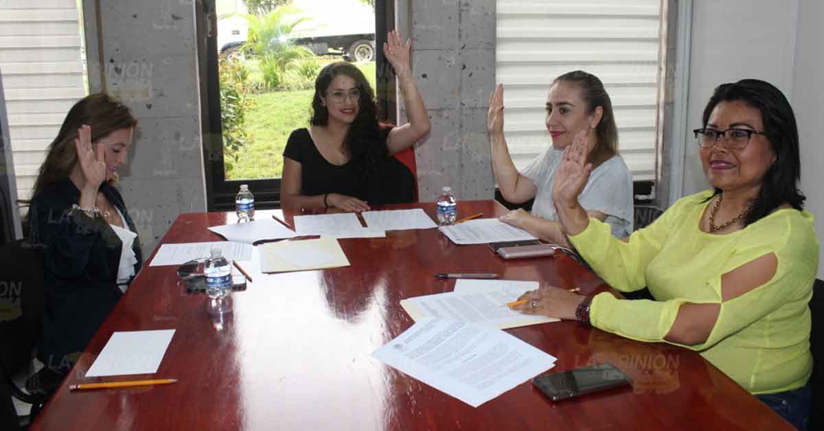 Respaldan diputadas dictámenes a favor de las mujeres