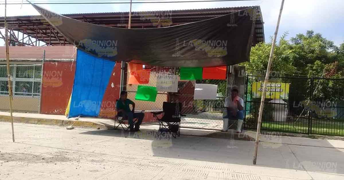 En Tempoal, padres de familia de la Revolución Verde toman Kínder por la falta de maestro