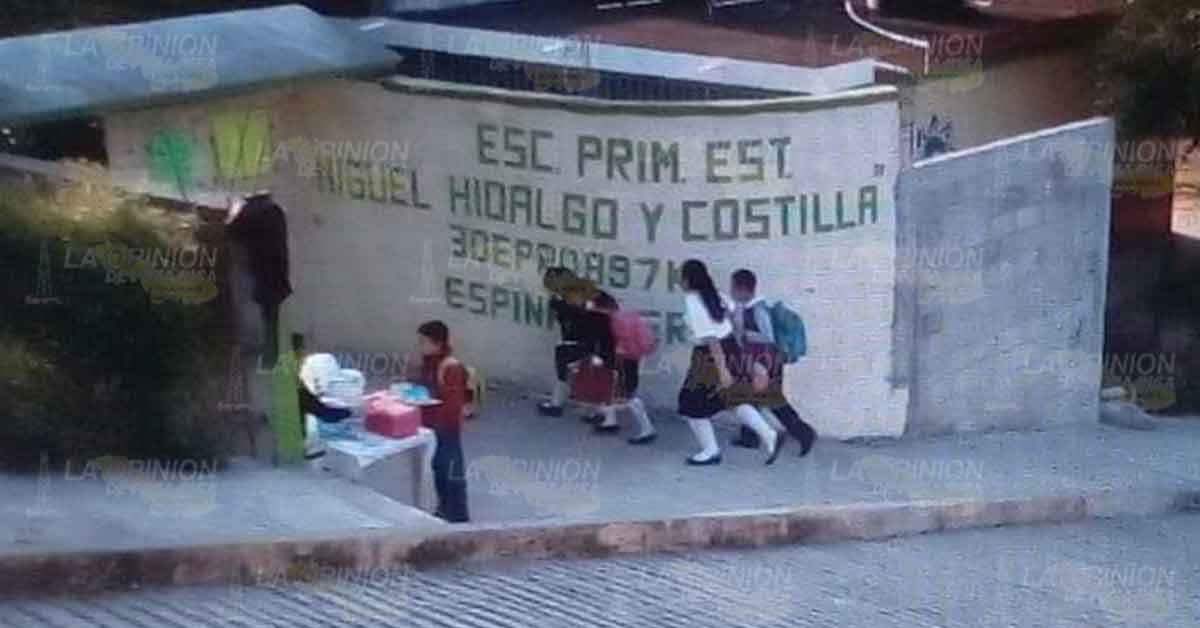 Se quejan de maestra en la escuela Miguel Hidalgo, en Espinal