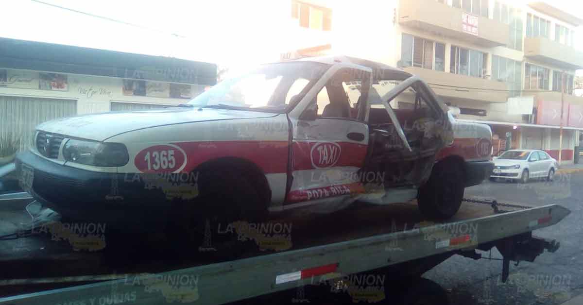 Adolescente lesionado en choque de taxi contra camioneta en Poza Rica