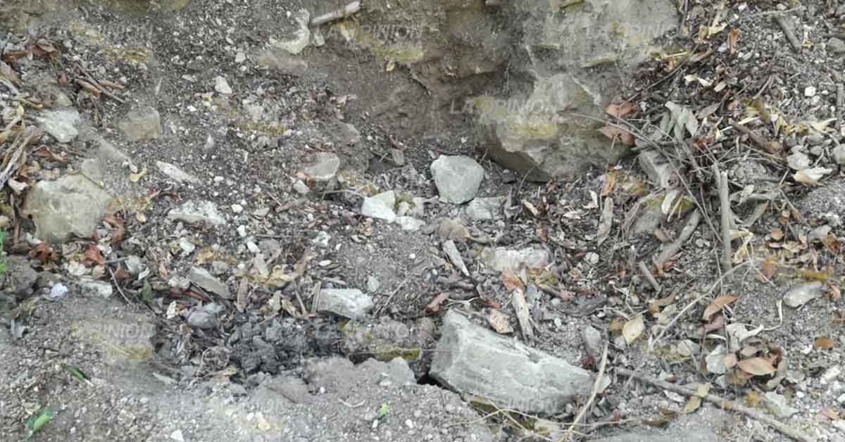 Peritos recolectan muestras en supuesta fosa de la comunidad de San José El Grande, en Tuxpan