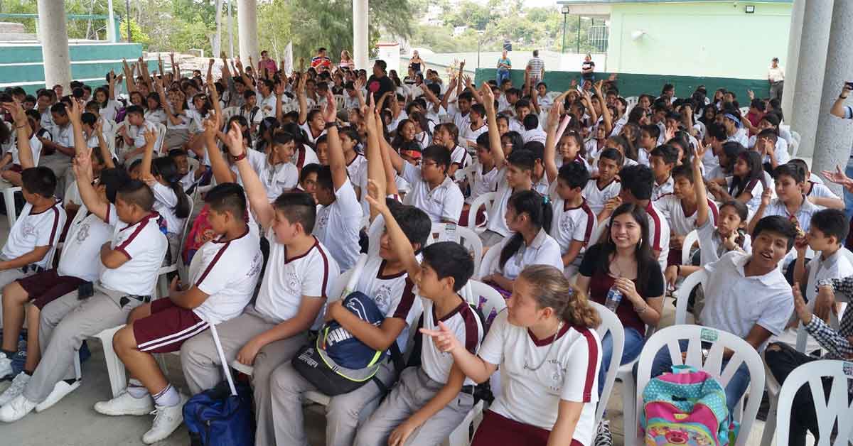 En Poza Rica, motivan a jóvenes a su buen desarrollo