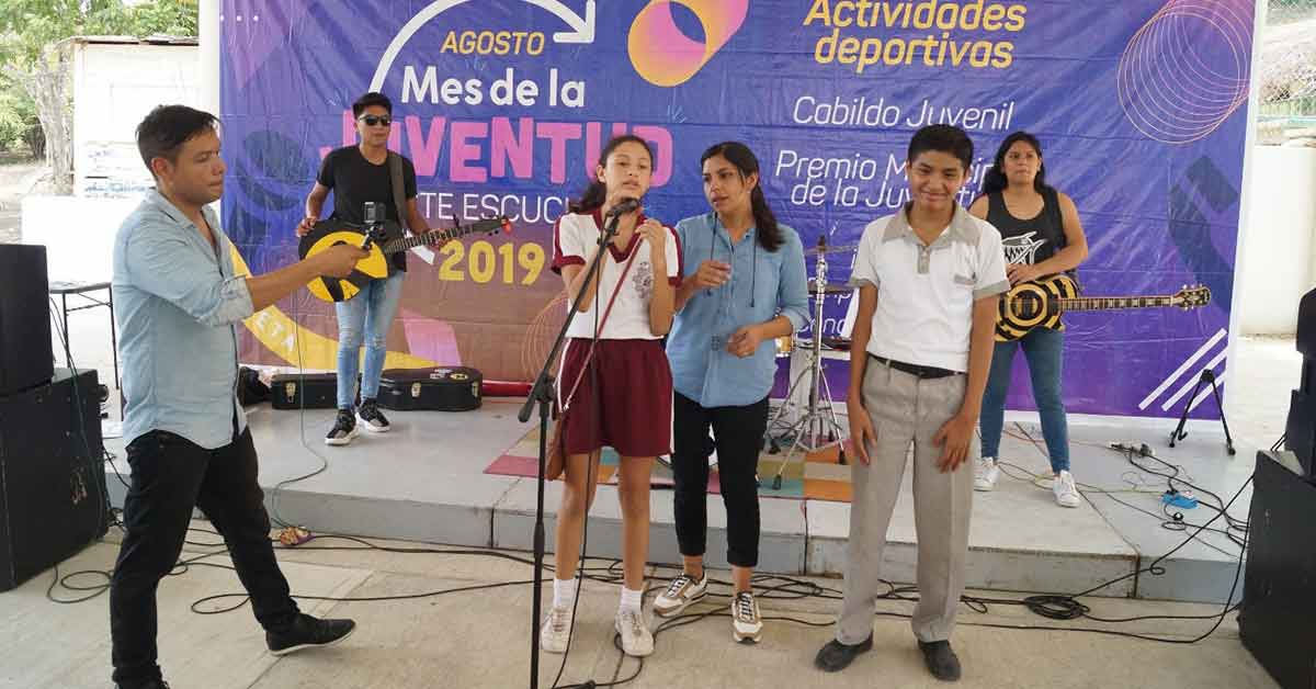 En Poza Rica, motivan a jóvenes a su buen desarrollo