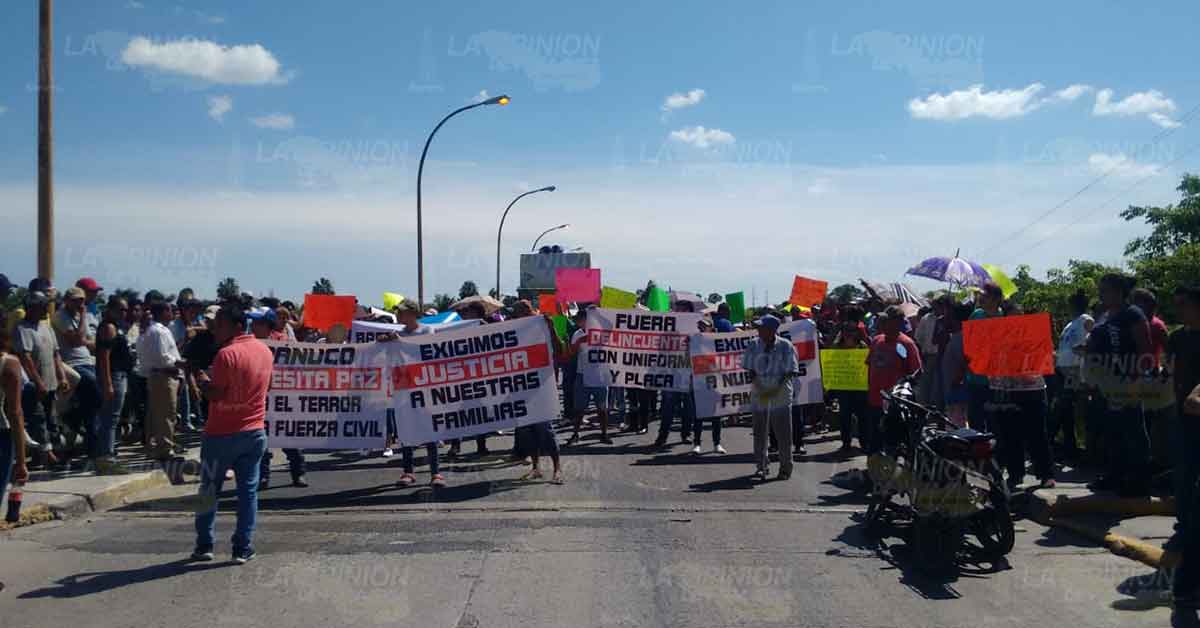 Cierran puente en Pánuco en protesta por abusos de la Comandancia de Fuerza Civil
