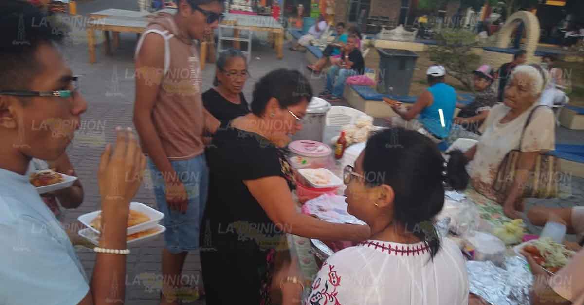 Recaban fondos para la Iglesia, en Tecolutla
