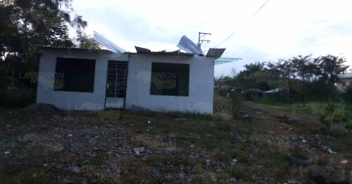 En tan sólo media hora, tromba provoca daños en Coatzintla