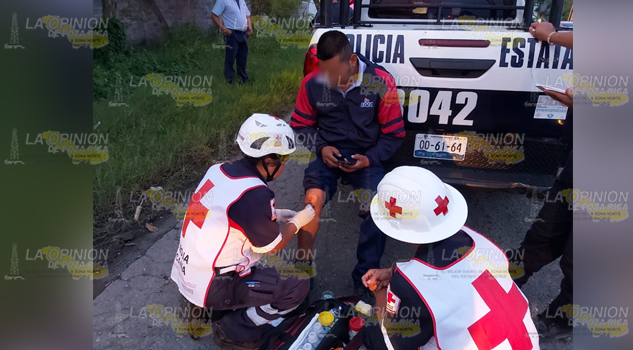 Estrelló su caballo de acero contra un taxi en la Poza Rica - Cazones