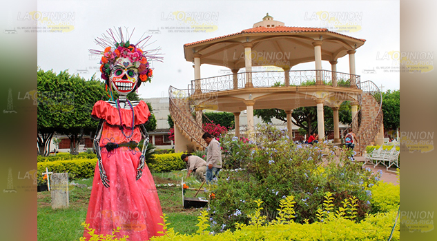 Naranjenses se preparan para la fiesta de Xantolo