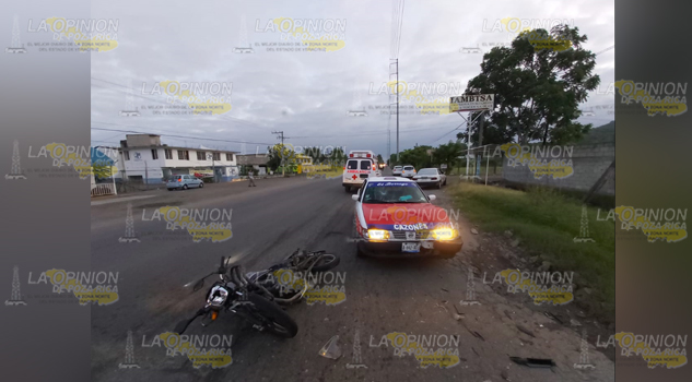 Estrelló su caballo de acero contra un taxi en la Poza Rica - Cazones