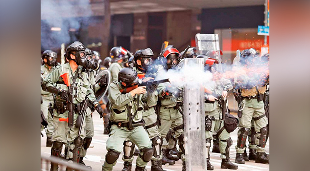 Con balas, frenan manifestaciones en Hong Kong