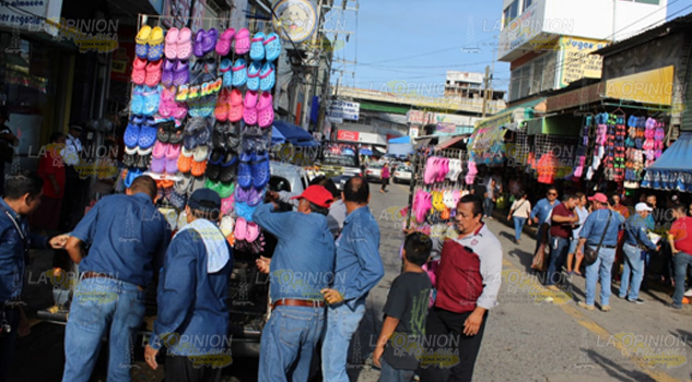 Desalojo de ambulantes en el centro de Poza Rica Desalojo de ambulantes en el centro de Poza Rica