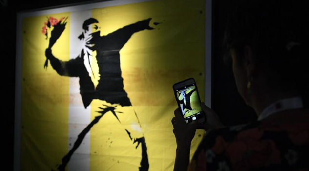 Banksy vende parte de sus obras en Londres para comprara un nuevo barco de rescate de inmigrantes