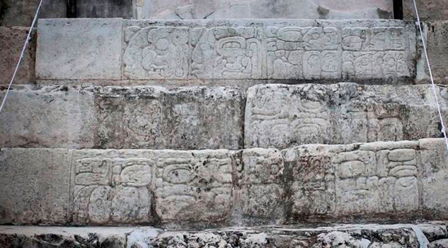 Con tecnología recrean réplica de escalera jeroglífica maya