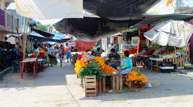Cierran céntrica calle de Naranjos