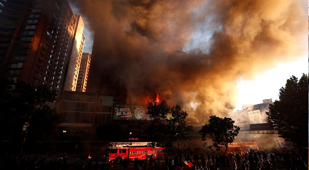 Chile arde en primer día sin militares en la calle