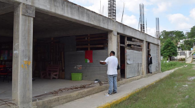 Alumnos de secundaria de Tihuatlán carecen de Instalaciones