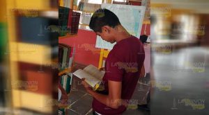 Bibliotecas de Cazones en el abandono, prefieren buscar en internet Bibliotecas de Cazones en el abandono, prefieren buscar en internet