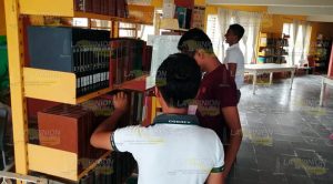 Bibliotecas de Cazones en el abandono, prefieren buscar en internet Bibliotecas de Cazones en el abandono, prefieren buscar en internet