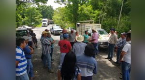 Bloquean carreteras a PEMEX en Venustiano Carranza