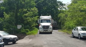 Bloquean carreteras a PEMEX en Venustiano Carranza