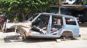 Llaman a ciudadanos a retirar “autos maceta” de la vía pública en Poza Rica
