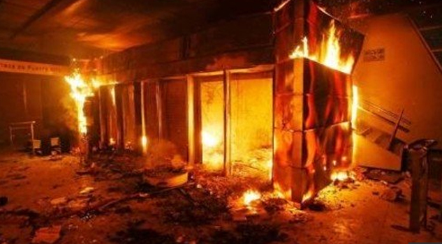 Chile vive violentas protestas; Piñera decreta estado de emergencia