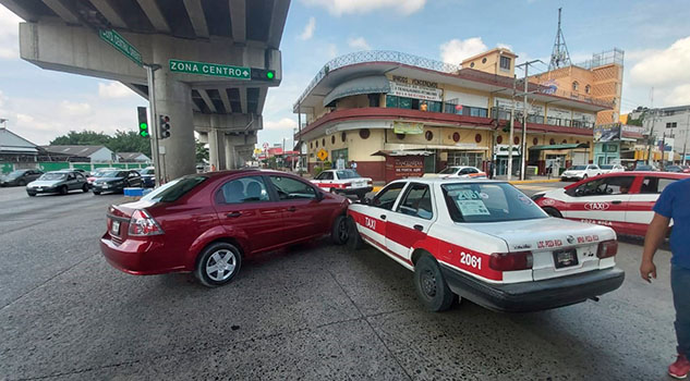 Chocan en el boulevard Lázaro Cárdenas de Poza Rica Chocan en el boulevard Lázaro Cárdenas de Poza Rica