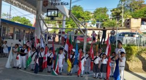 Conmemoran Día de las Naciones Unidas con vistoso desfile en la Petromex