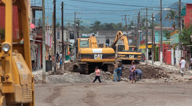 Constructoras foráneas acaparan obras; en riesgo fuentes de empleo Constructoras foráneas acaparan obras; en riesgo fuentes de empleo