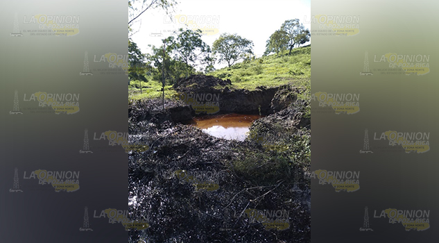 Derrame de hidrocarburo podría afectar paso de agua en Tihuatlán
