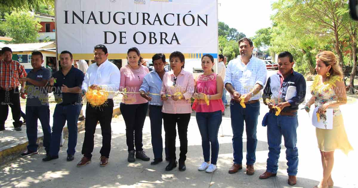 Alcalde inaugura obra, Pital ya tiene red eléctrica