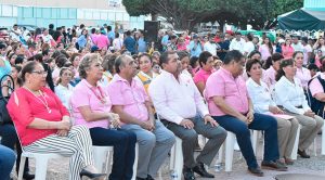 Encienden moño rosa en Poza Rica Encienden moño rosa en Poza Rica