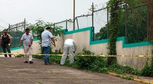 Encuentran cuerpo atrás de la UMF 27 del IMSS en Papantla Encuentran cuerpo atrás de la UMF 27 del IMSS en Papantla