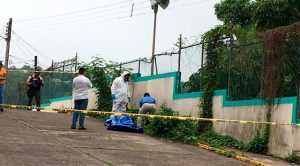 Encuentran cuerpo atrás de la UMF 27 del IMSS en Papantla Encuentran cuerpo atrás de la UMF 27 del IMSS en Papantla