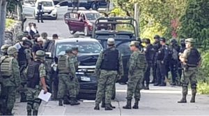 Enfrentamiento entre militares y civiles armados