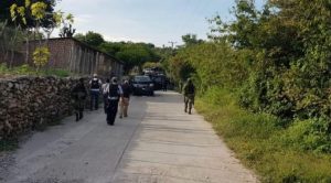 Enfrentamiento entre militares y civiles armados