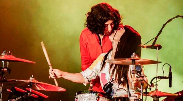 Mon Laferte confiesa estar enamorada de una mujer en pleno show Mon Laferte confiesa estar enamorada de una mujer en pleno show