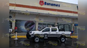 Movimiento policíaco por asalto a Banamex en Gran patio de Poza Rica