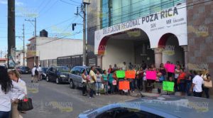 Padres de familia de Tihuatlan, se manifiestan en la SEV