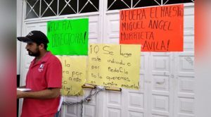 Piden destitución de directora y maestro de la escuela Almanza en Tlapacoyan