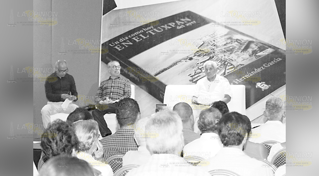 Presentan el libro “Un día como hoy, en el Tuxpan del ayer” del periodista y escritor Salvador Hernández García