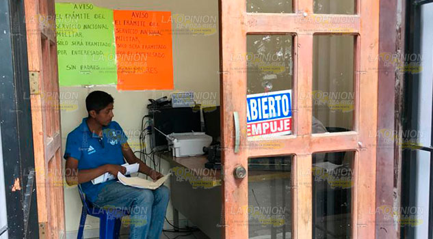 Se agotan formatos para trámite del SMN en Tihuatlán Se agotan formatos para trámite del SMN en Tihuatlán