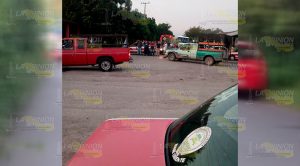 Taxistas bloquean carretera a la Sierra del Totonacapan Taxistas bloquean carretera a la Sierra del Totonacapan